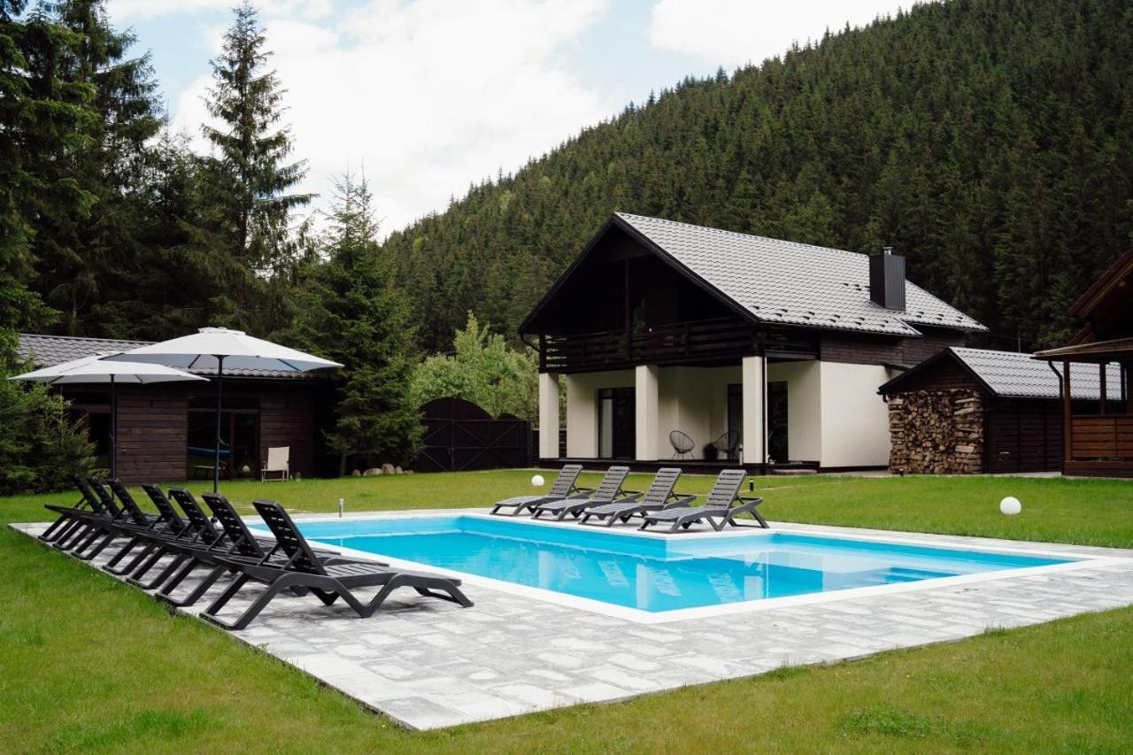 Berghaus Bukovel Villa Buitenkant foto